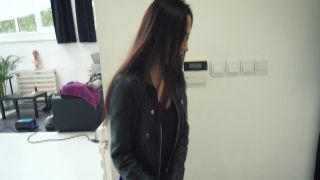 Jasmine Rouge hides her face between Cindy Hope&#39;&#39; s butt cheeks