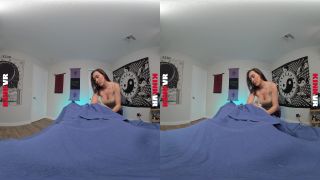 Horny as fuck MILF gives deepthroat blowjob prior to gettig her slick pussy opening licked